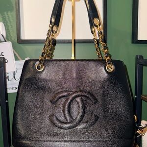 Authentic Chanel CC logo caviar chain tote